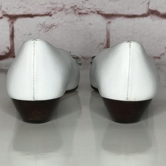 Vintage SALVATORE FERRAGAMO Niccola White Leather Flats bow buckle Size 6.5 AA - Picture 4 of 13